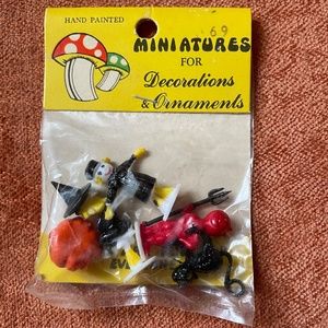Vintage Miniature Halloween Cake and Cupcake Decorations.